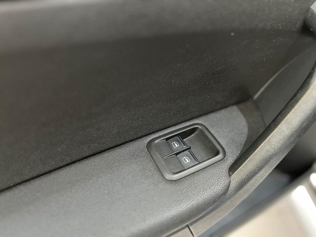 24735389-cc29-4559-9b7f-6bc3e840242arulemo-1600